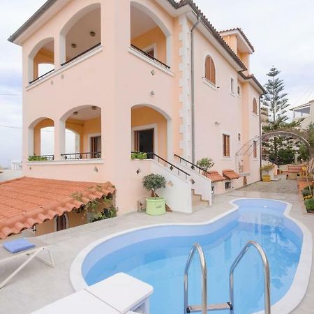 Araucaria Villa 앗시파프론 외부 사진