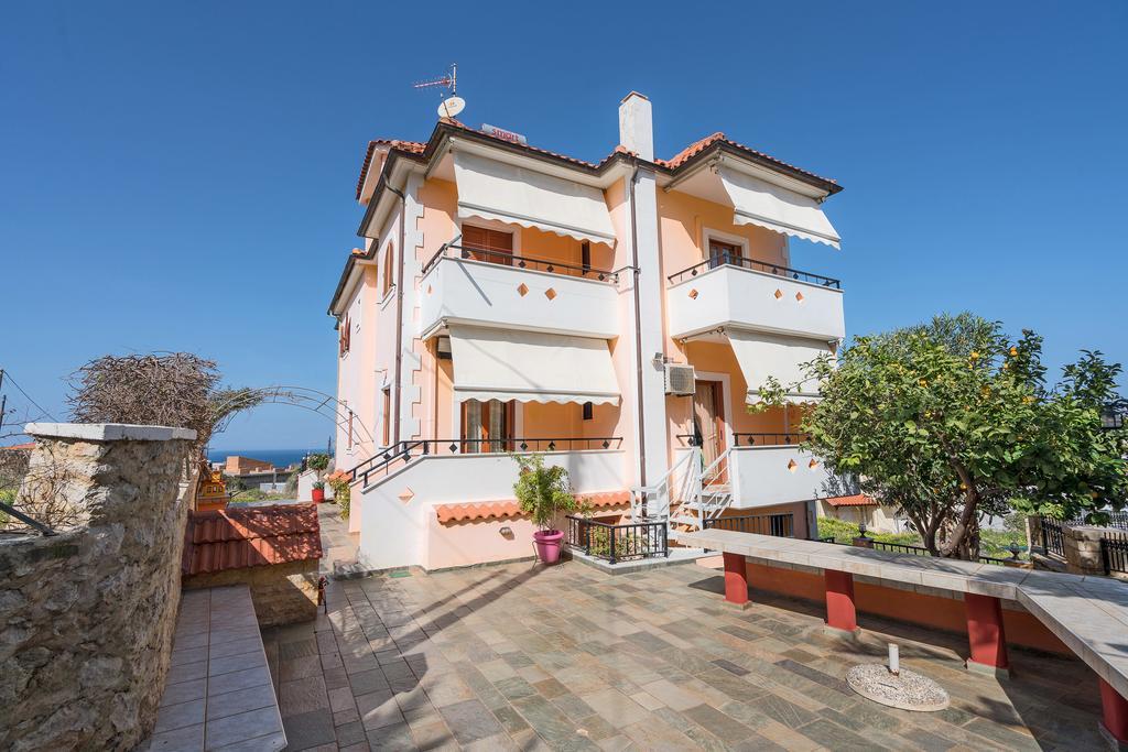 Araucaria Villa 앗시파프론 외부 사진