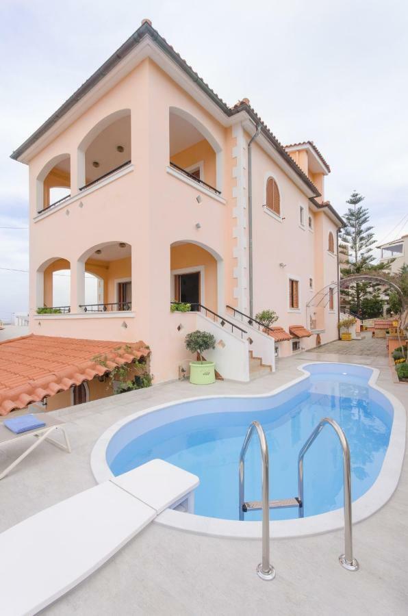 Araucaria Villa 앗시파프론 외부 사진